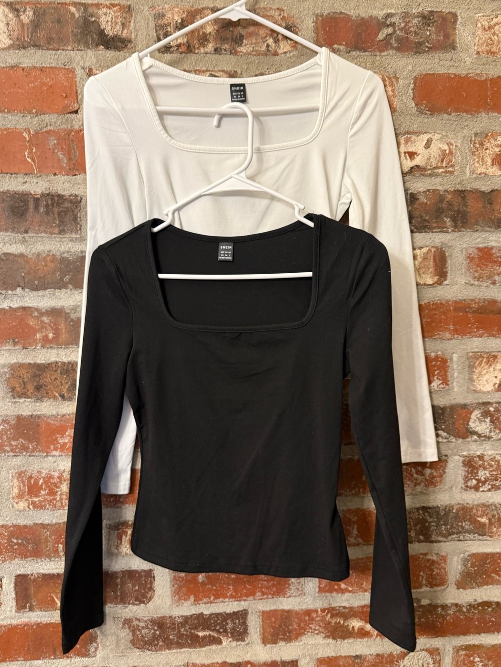 T245 - SHEIN Long Sleeve Square Neck Tops - Black & White